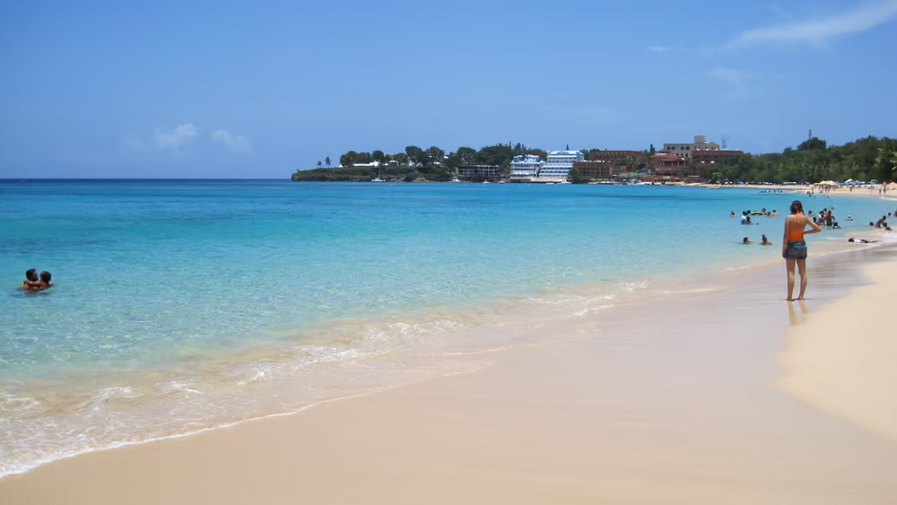 Bahía de Sosúa, Puerto Plata, con agua turquesa y playa de arena clara